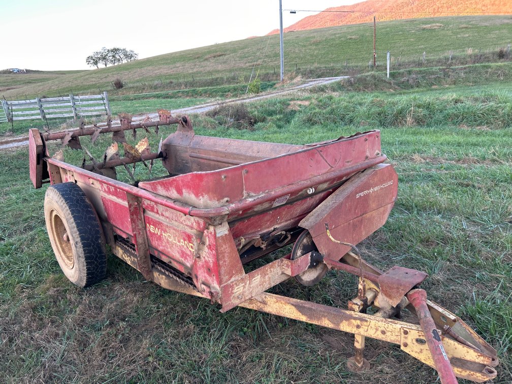 New Holland Chain Driven Manure Spreader