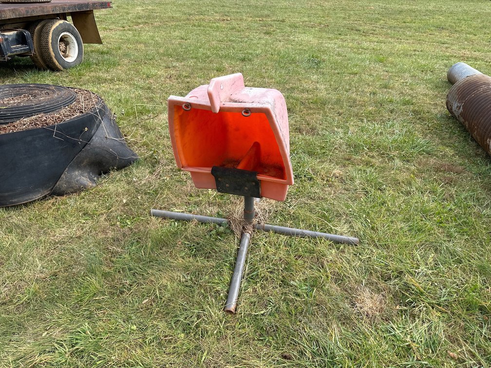 Behlen Mineral feeder
