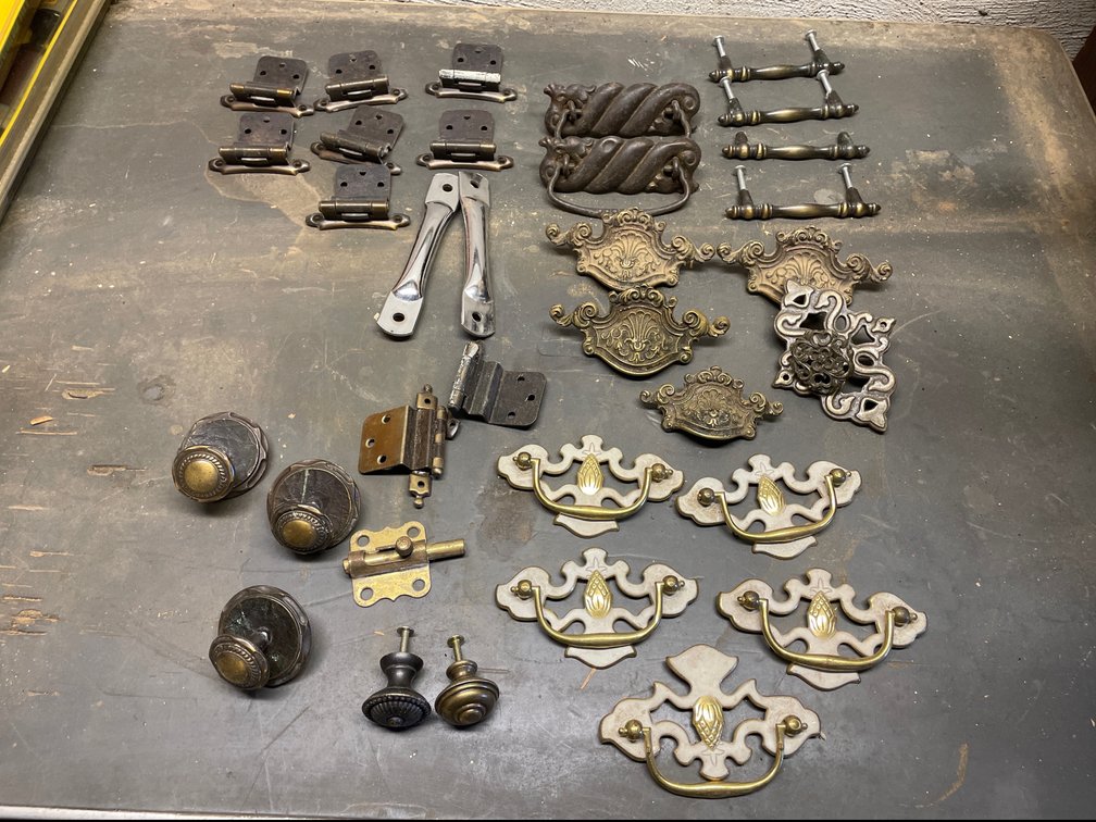 Handles/pulls