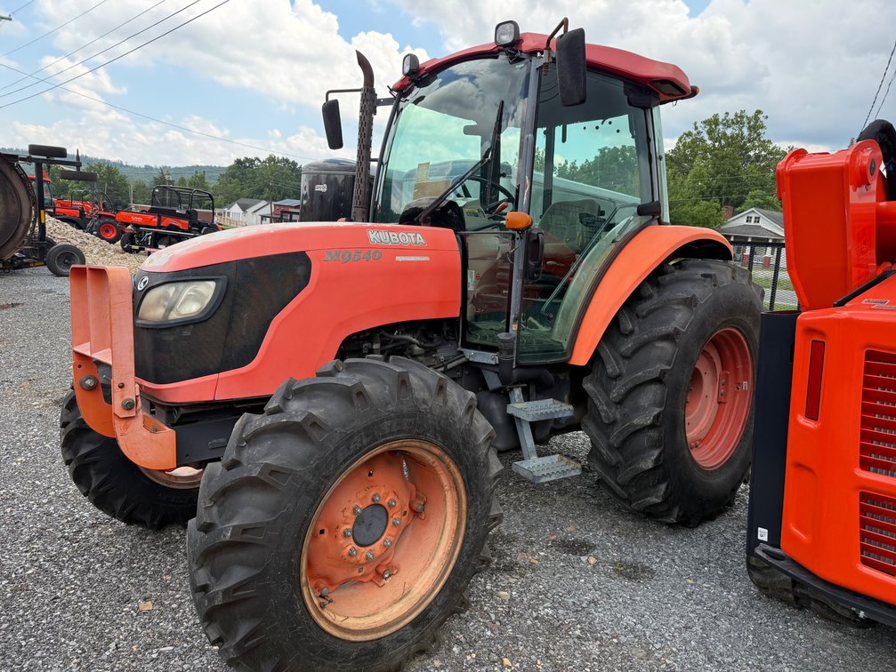 Kubota M9540HDC Cab 4WD tractor with NEW engine