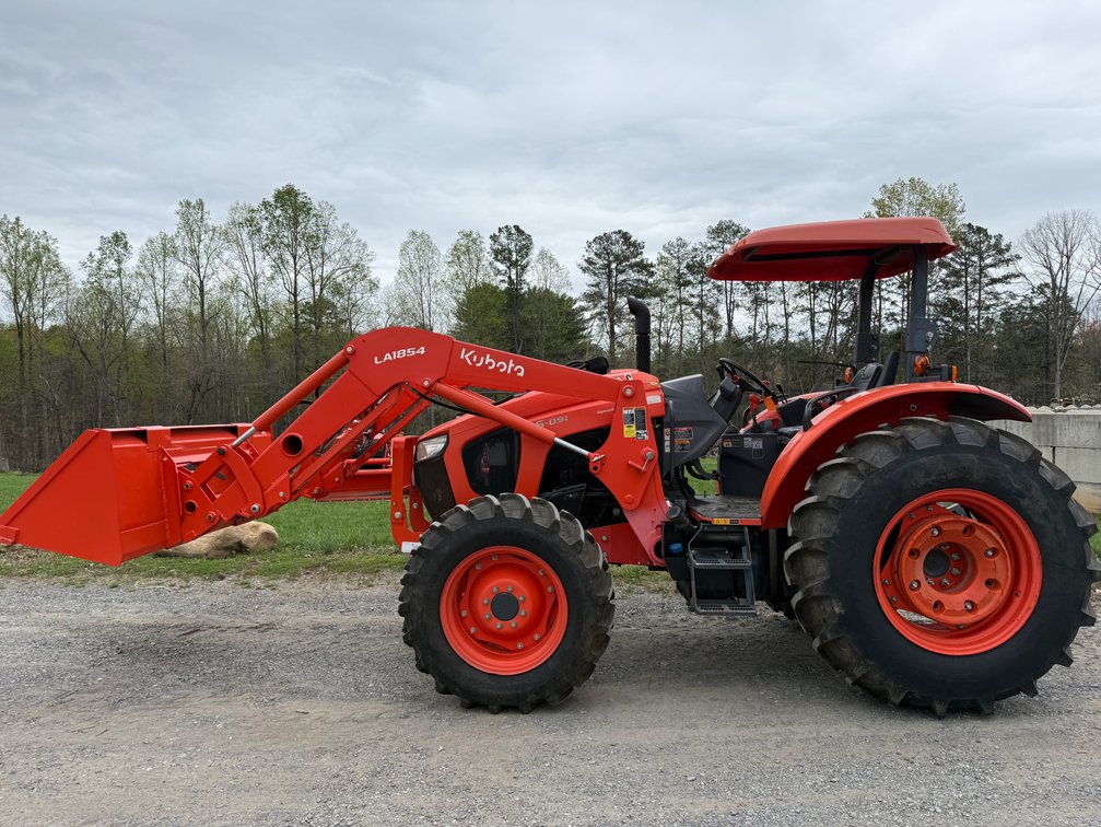 Kubota M5-091 Tractor with Loader