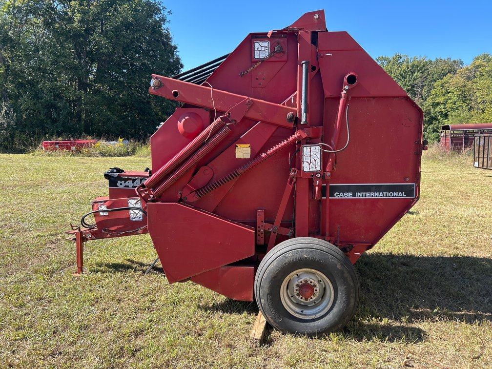 Case International 8440 Round Hay Baler