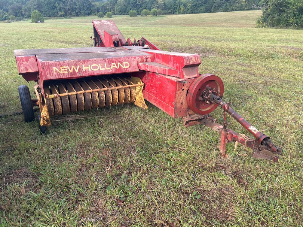 New Holland Hayliner 273 Square Baler