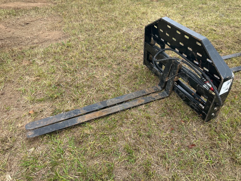 FUTURE Skidsteer Forks