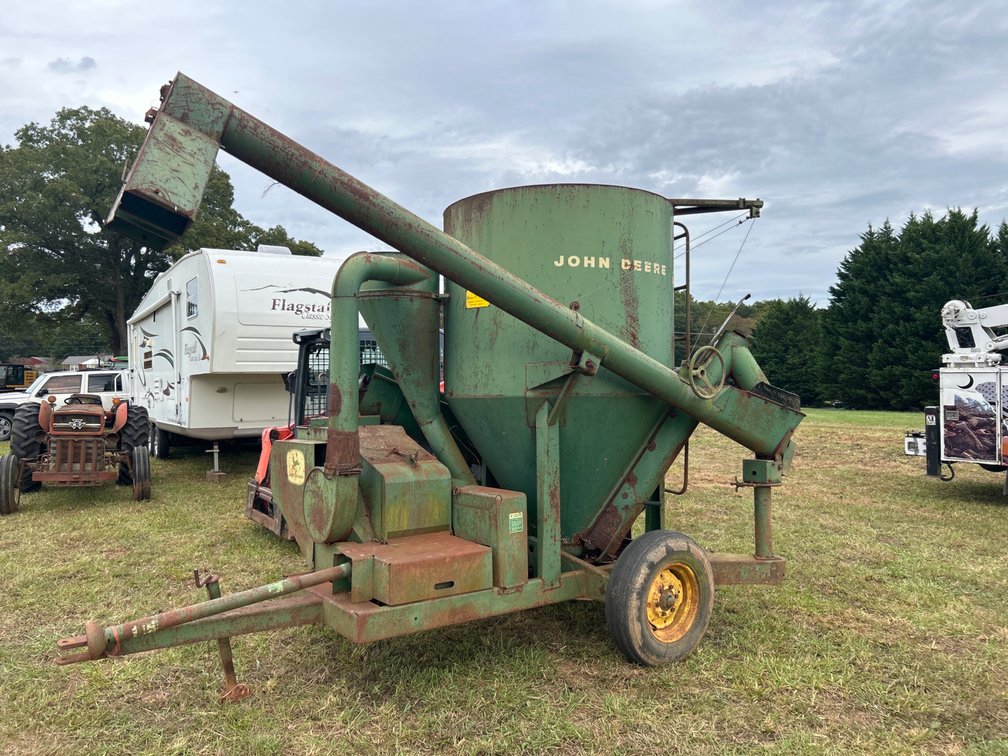 John Deere 400 Grinder-Mixer