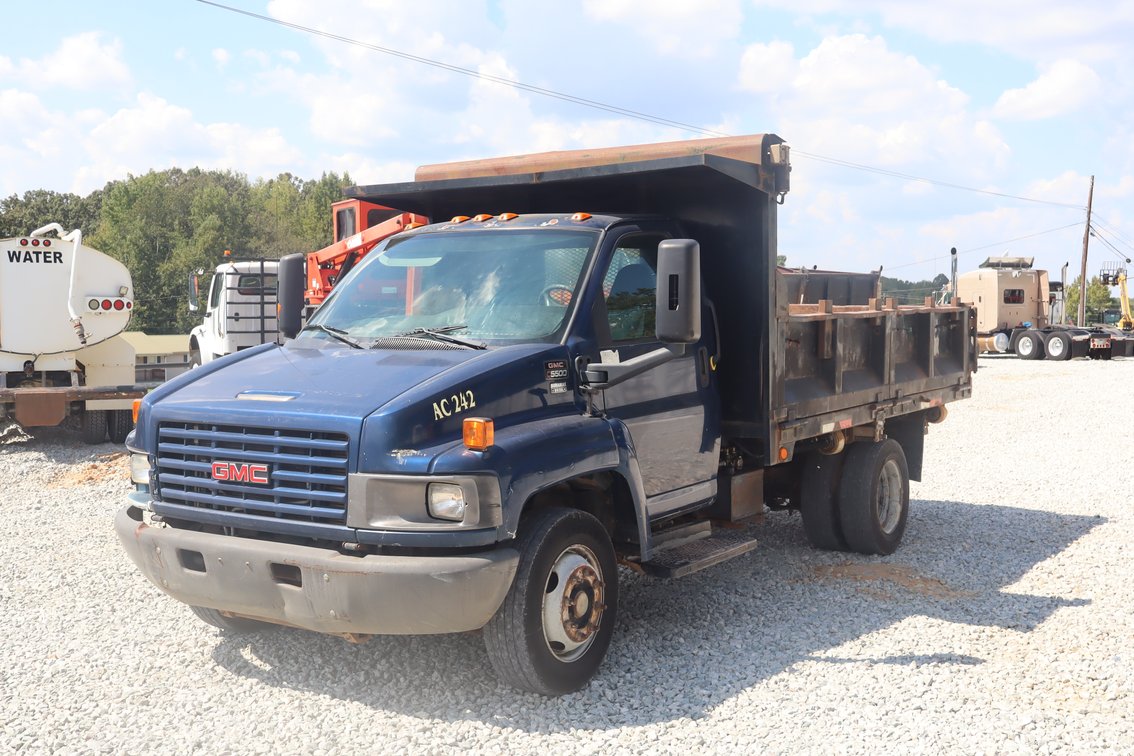 2005 GMC C5500 DUMP TRUCK