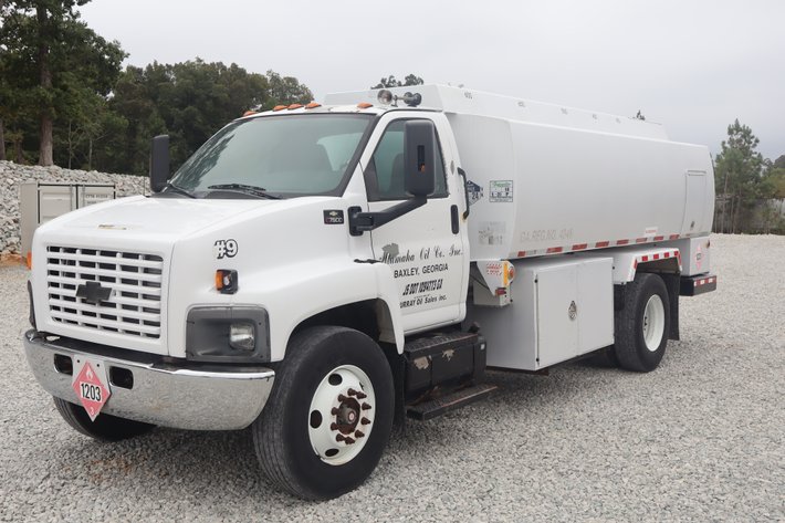 Image for 2005 CHEVROLET C7500 FUEL TRUCK