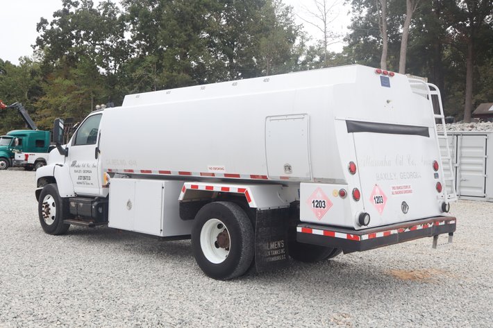 Image for 2005 CHEVROLET C7500 FUEL TRUCK
