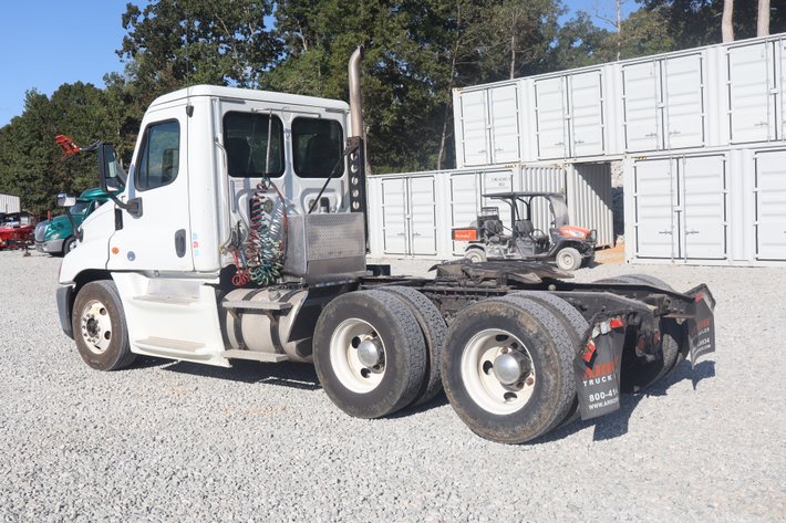 Image for 2016 FREIGHTLINER CASCADIA 125