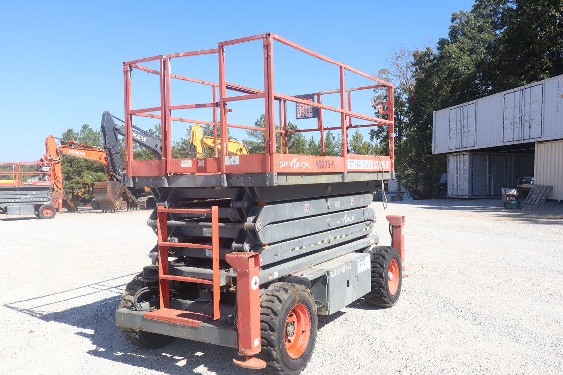 2014 Skyjack SJ7135 RT SISSOR LIFT