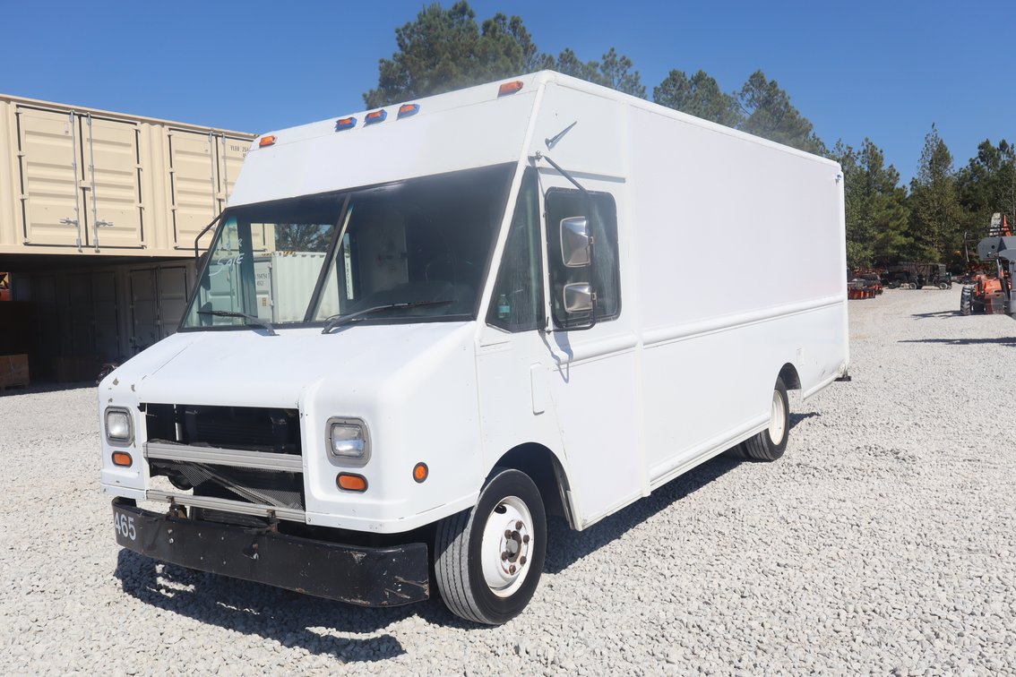2004 FREIGHTLINER MT35 — UTILIMASTER STEP VAN