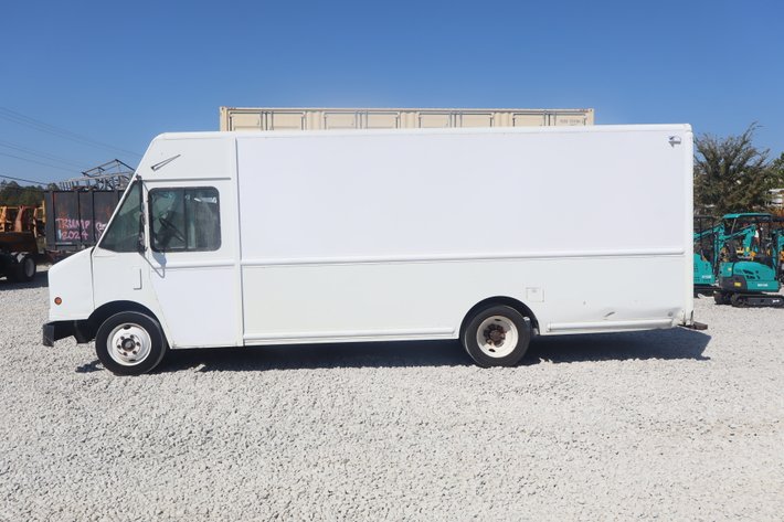 Image for 2004 FREIGHTLINER MT35 — UTILIMASTER STEP VAN