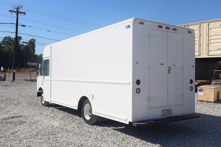 Image for 2004 FREIGHTLINER MT35 — UTILIMASTER STEP VAN