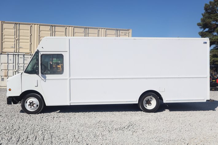 Image for 2004 FREIGHTLINER MT35 — UTILIMASTER STEP VAN