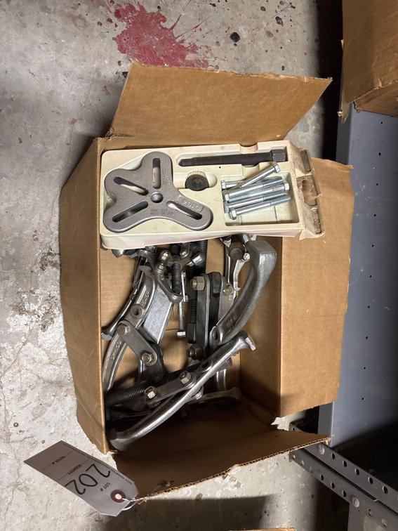 Box of Gear & Pulley Pullers