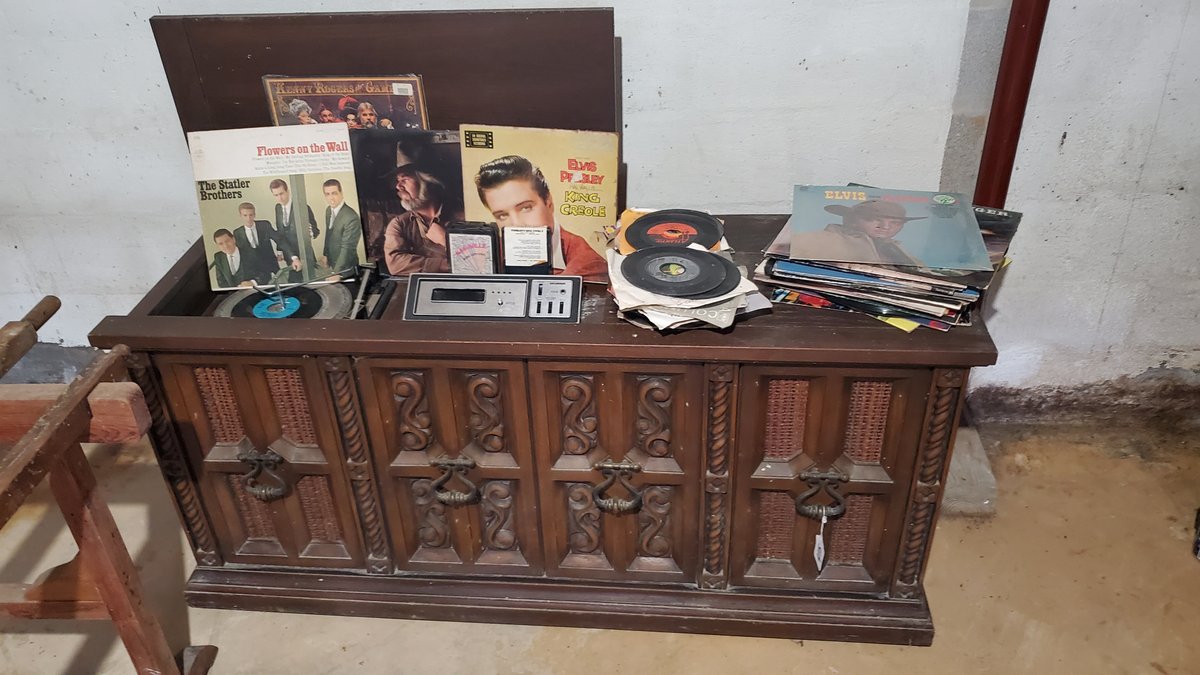 Sylvania 8 Track and Vinyl Record Player