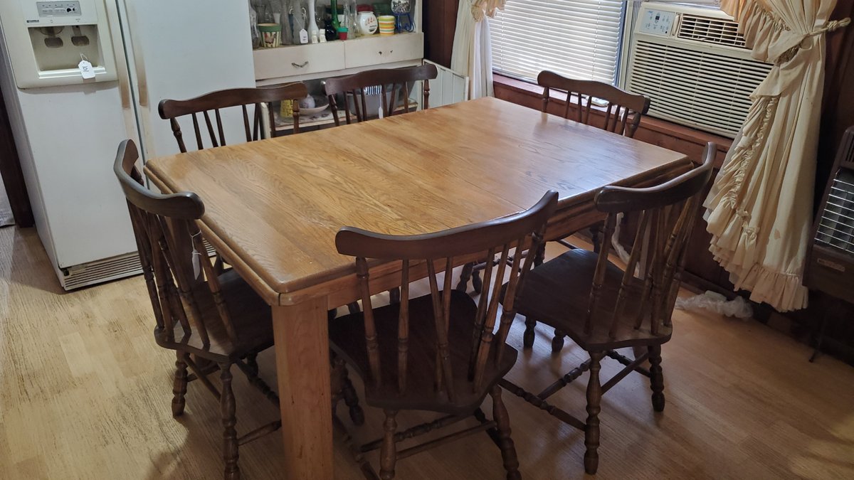 Kitchen Table and 6 Chairs
