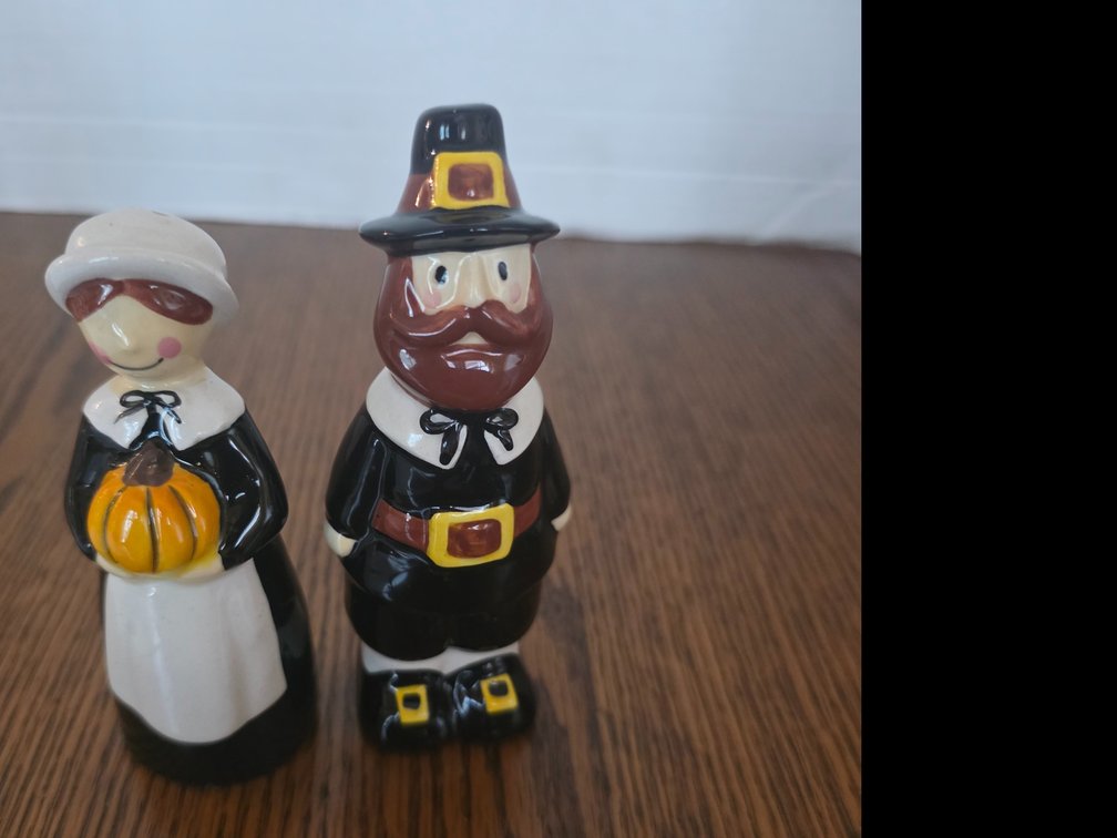 Blue Sky Clayworks Heather Goldminc Thanksgiving Pilgrims Salt And Pepper Set