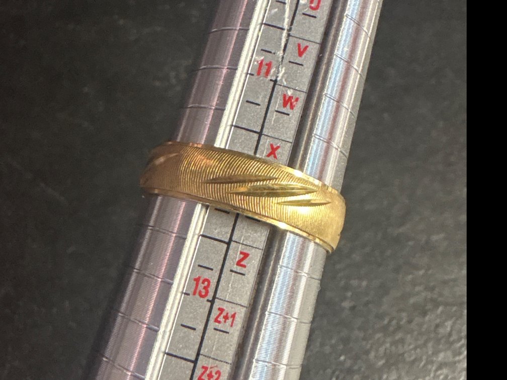 14kt  4.28 grams  Mens Wedding Band
