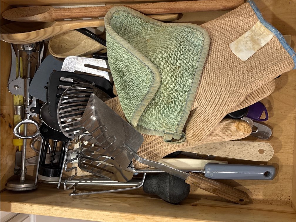 3 Drawers (utensil, bowls, pans)