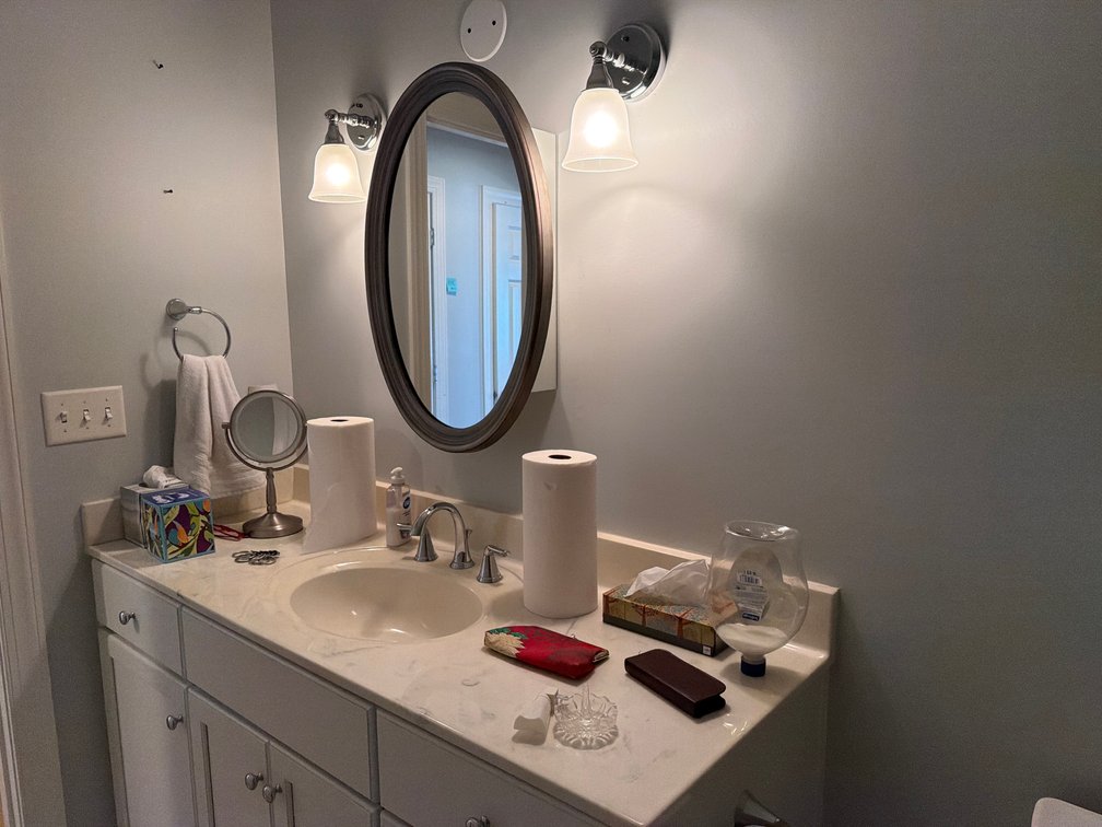 Bathroom Loose Items Lot