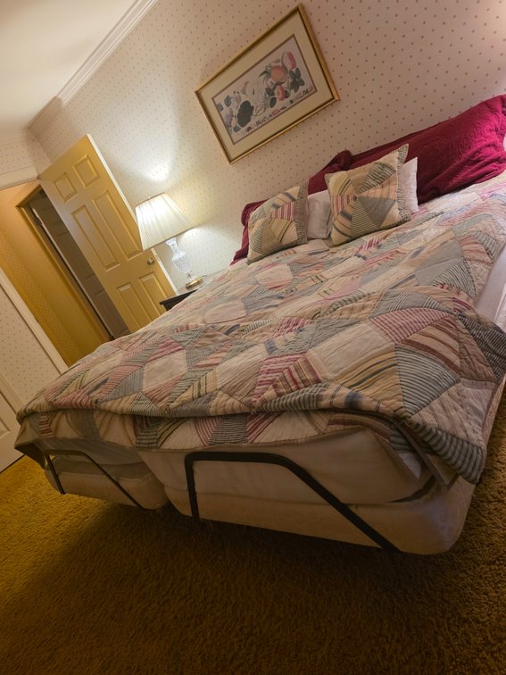 Craftmatic Automatic Adjustable  Living Bed