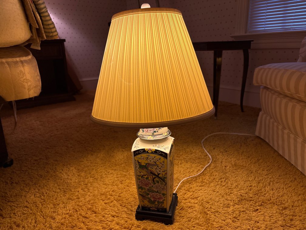 Asian Style Ceramic Table Lamp / Accent Light with Shade
