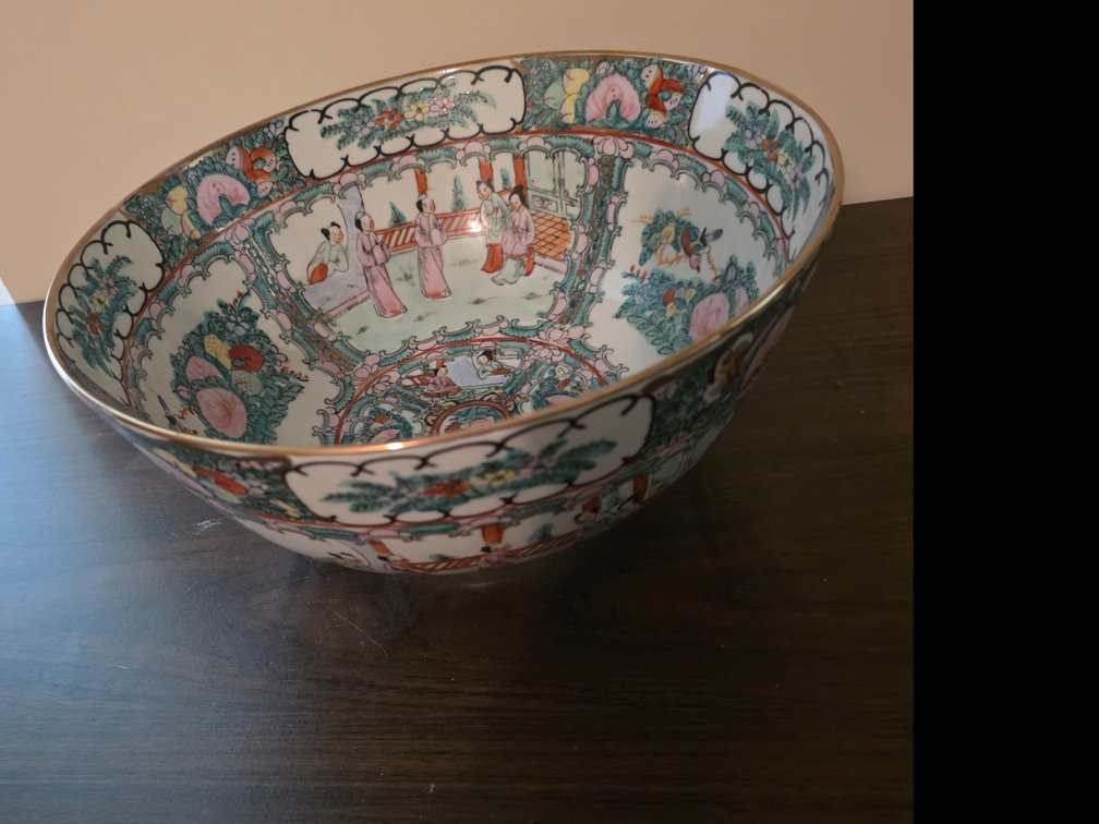 Traditional Chinese Rose Medallion (Famille Rose) porcelain bowl,