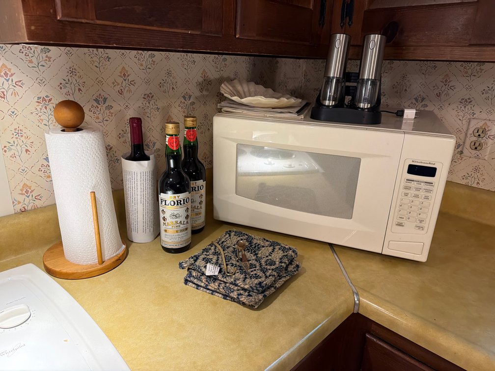 Kitchen Countertop Appliance & Decor Bundle