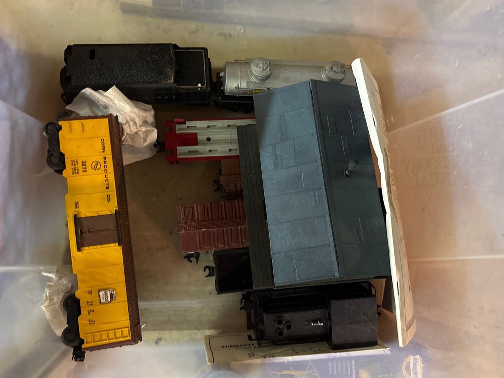 Lionel Train Collection Lot: Freight Cars & Track