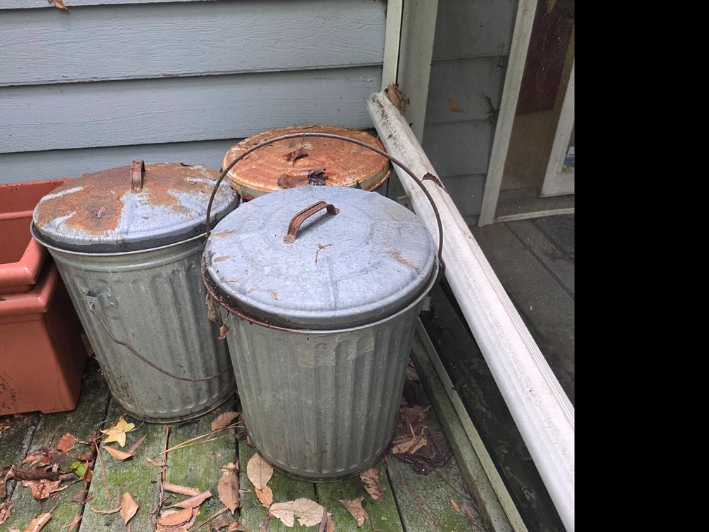Galvanize  Cans with Lids