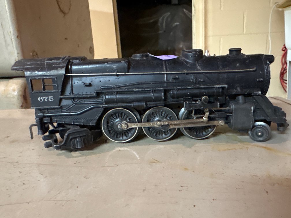 Postwar Lionel No. 675 2-6-2 O-Gauge Steam Locomotive: Classic Die-Cast Metal Model Engine