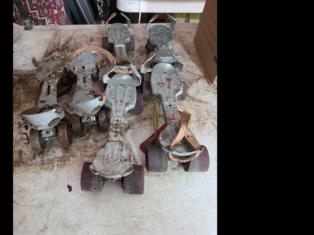 Vintage Jet Set  Globe Skate Corp, etc Metal Adjustable Roller Skates