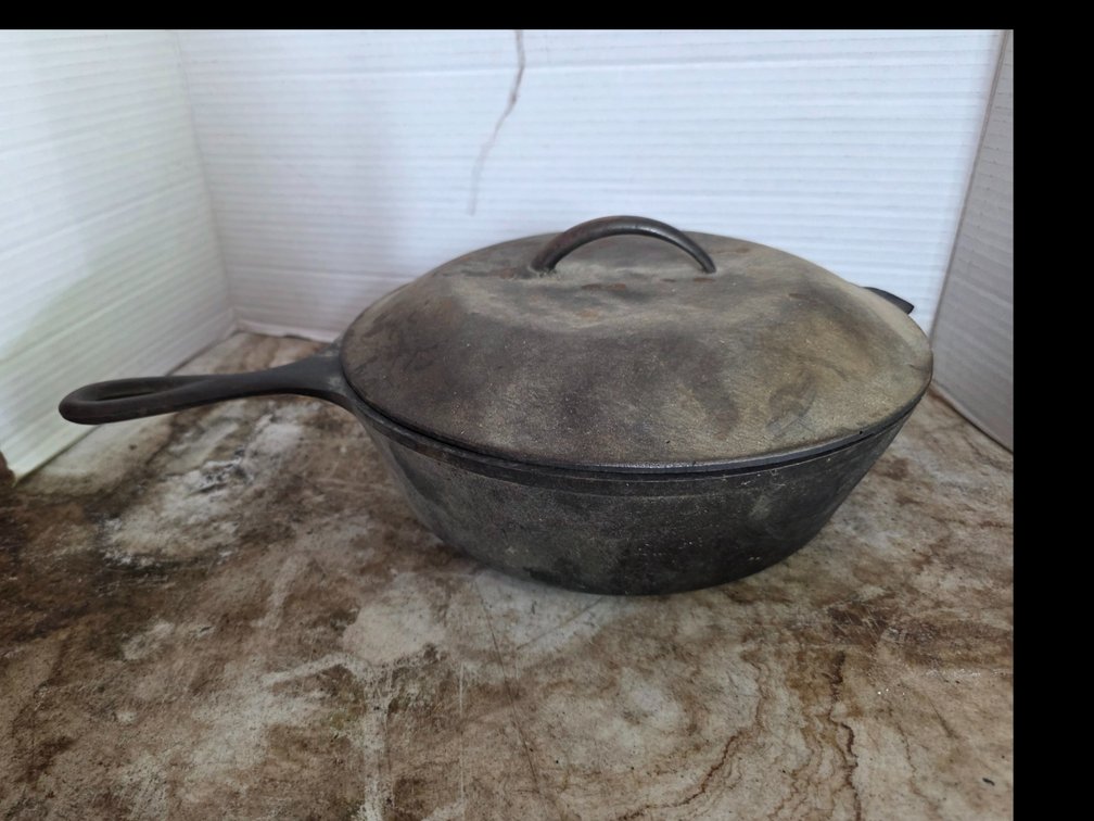 Vintage cast iron chicken fryer with a matching lid, No. 8 deep skillet