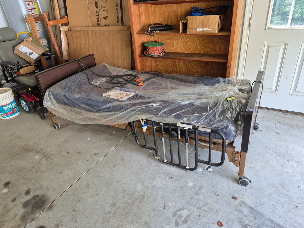 Delta 1000 Ultra light, semi electric bed