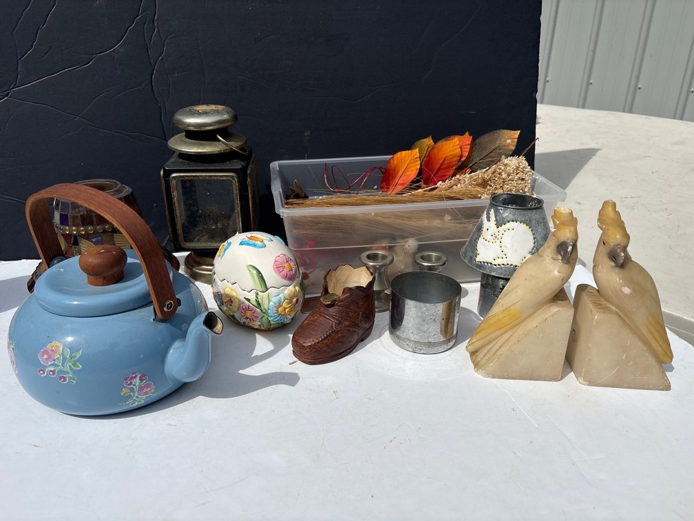 Home Accent Pieces Lot: Bookends, teapot, lantern, decor