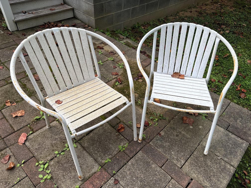 White Slatted Patio Set – Adjustable 2 Chaise Lounge & 2 Barrel Chairs