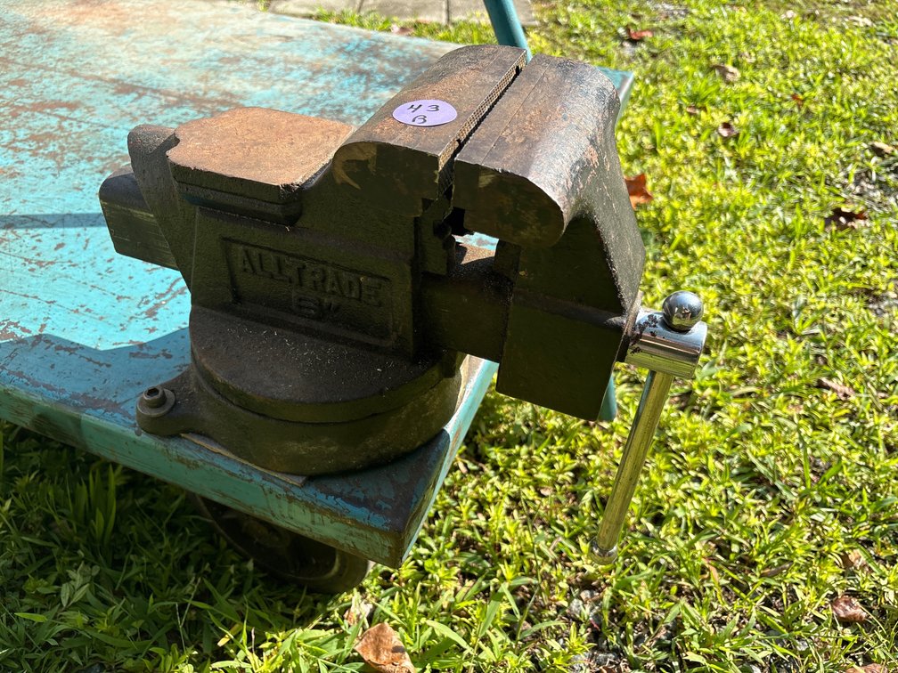 Cast Iron Swivel Bench Vise