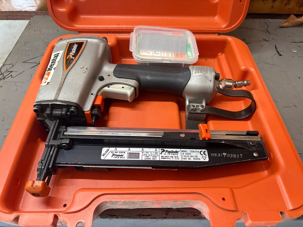 Paslode T250-F16 16-Gauge Pneumatic Finish Nailer with Hard Case & Nails