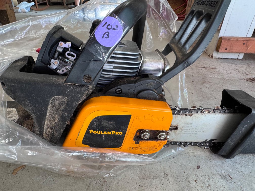 Poulan Pro PP4218A 42cc Chainsaw - May need Tuneup Repair - See Description