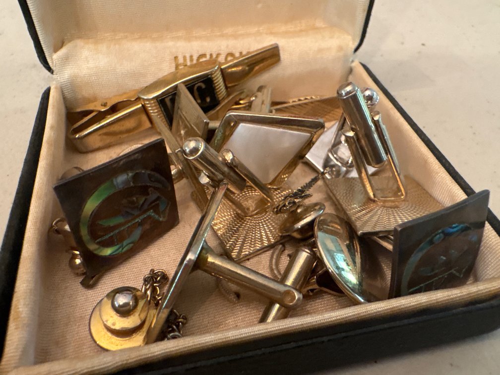 Men's Jewelry Lot: Cufflinks, Tie Bars & Clasp
