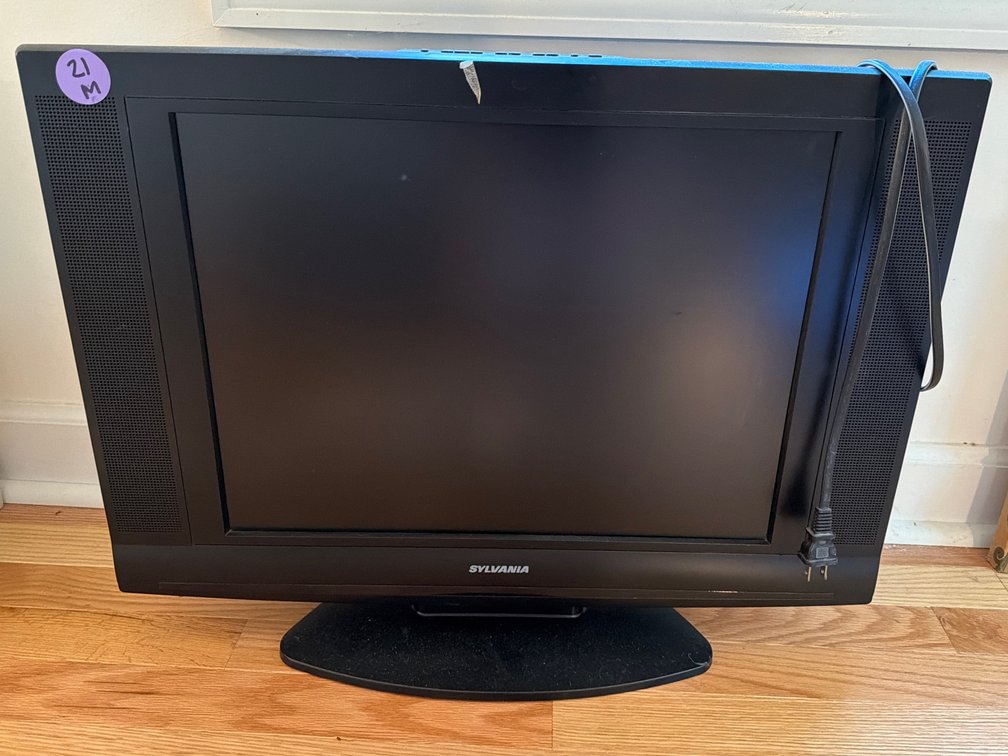 Sylvania LD200SL9 20" LCD TV/DVD Combo Flat Screen Television with Stand