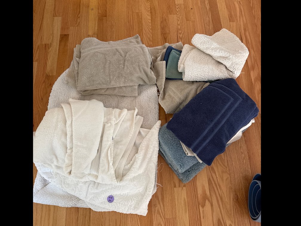 Large lot of bathroom towels and rugs