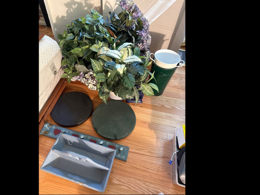 Household decor lot, florals, decor items