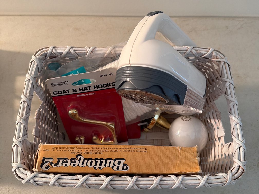 Assorted Household Gadgets & Accessories Box Lot