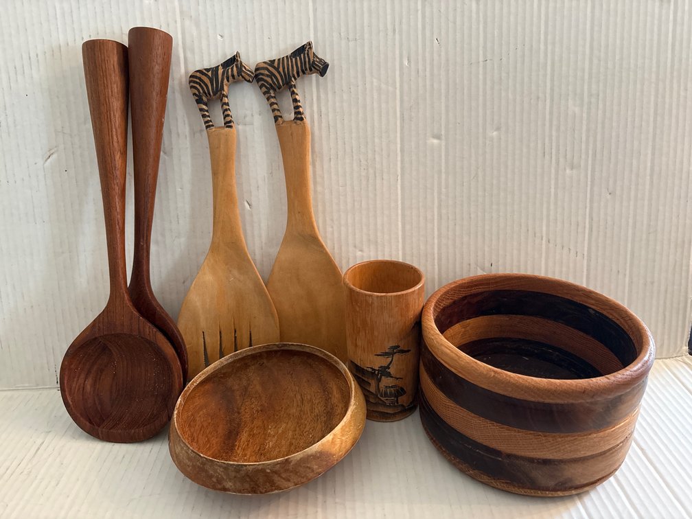 Wood Tableware Set Featuring Zebra Motif Servers and Bowls
