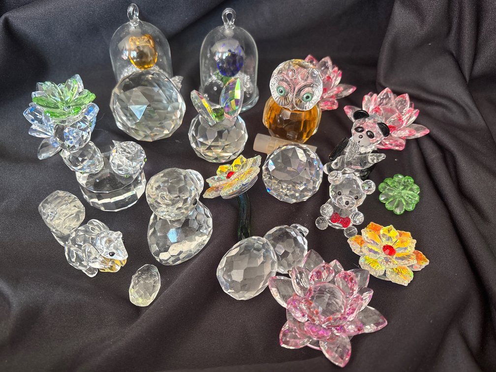 faceted glass, decorative paperweights, glass animals (panda, squirrel, owl), crystal flower lotus, miniature glass collectibles