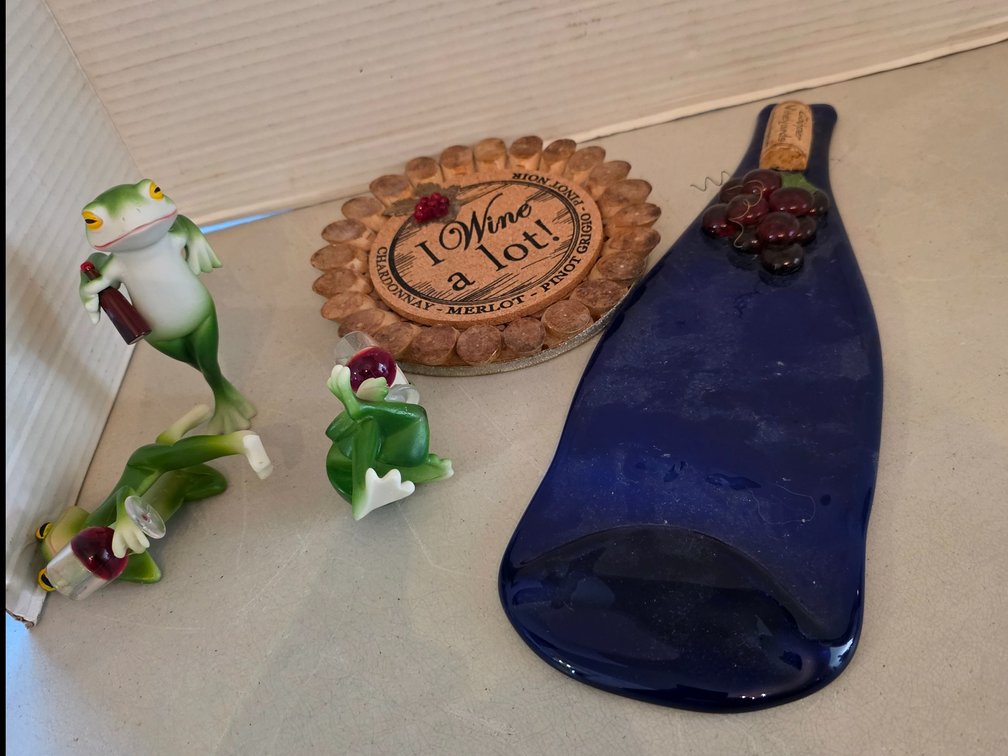 3 PCS Tipsy Frog Statues Pot Hugger Decorations: Coppers Wineyards cobalt blue upcycled flattened glass wine bottle,etc