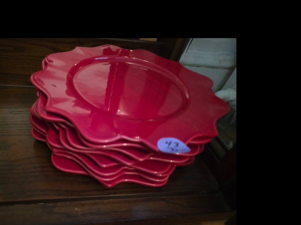 Le Faubourg Portugal Cherry Red Scalloped Plates , decorative ruffled/wave-edge tableware