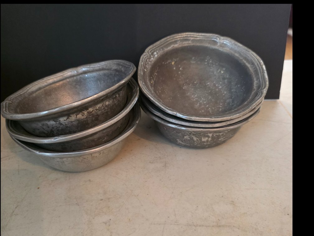 Wilton Armetale metalware piece, featuring the "RWP" (Richard W. Poland)  Bowl Diameter   (6)